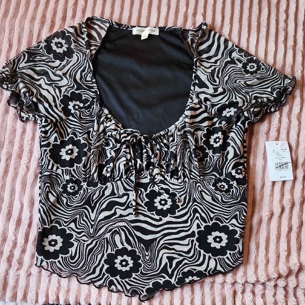 Moa Moa Black and White Flutter Sleeve Crop Top